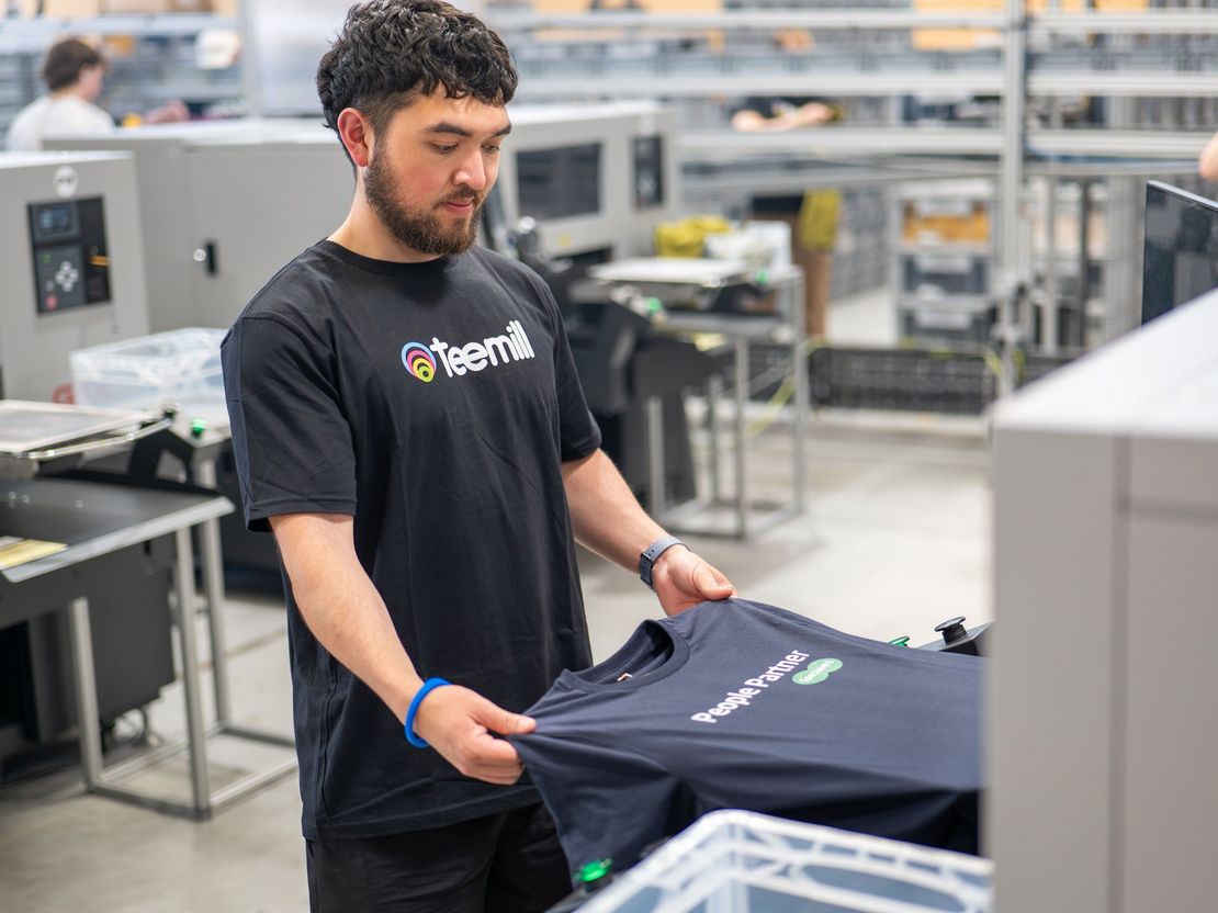 Чому DTF друк на футболках приваблює все більше ентузіастів